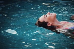 10 beneficios de la natación para la salud y como nadar